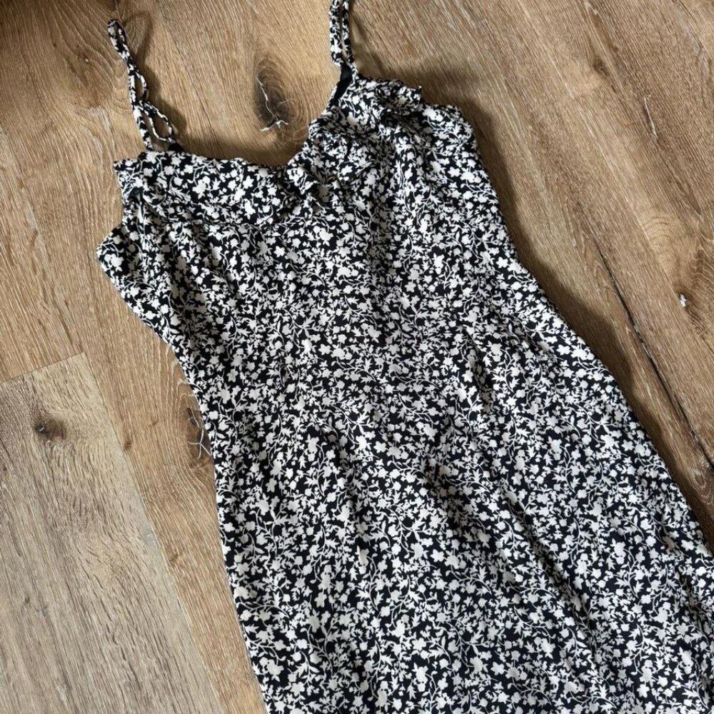 Urban‎ Outfitters UO Black & White Floral Ruffle Maxi Dress Size M - Picture 3 of 5